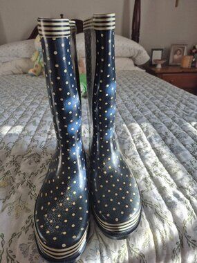 Rain boots polkadots